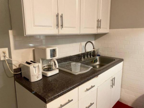 Cozy 1 BR, walk to subway, Free WiFi & Parking